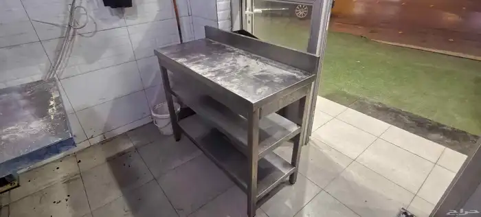 للبيع عدد 50كرسي 14 طاولة بحالة جيدة 3