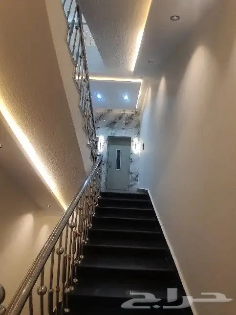 للبيع روف علوي مع ملحق تشطيب راقي 9غرف حي الطلح من 750الف 2