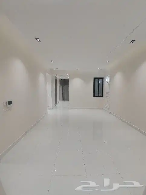 للبيع شقه دور ثاني مصعد راكب جاهز تشطيب فاخر حي المعارض 10