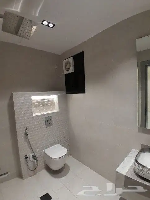 للبيع شقه دور ثاني مصعد راكب جاهز تشطيب فاخر حي المعارض 15