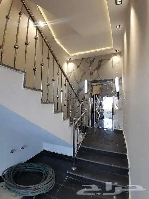 للبيع شقه دور ثاني مصعد راكب جاهز تشطيب فاخر حي المعارض 2