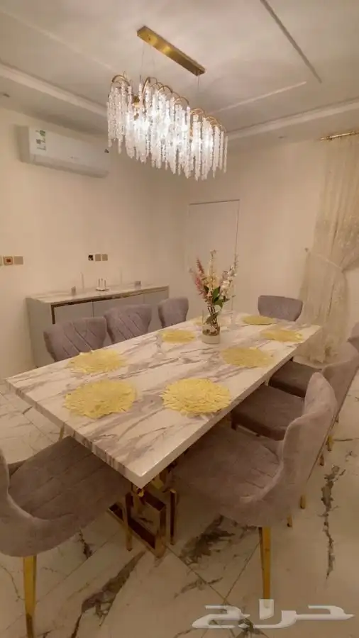 طاولة طعام مع دولاب البوفيه فخمه جداا جديده 0