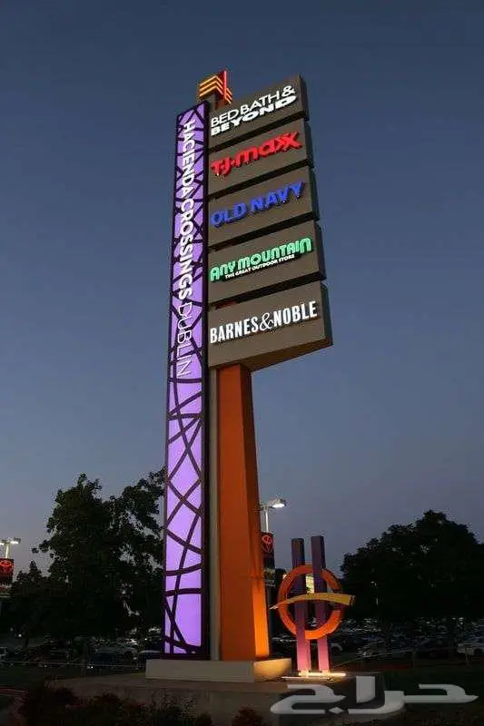 تنفيذ لوحات و لافتات عمودية Pylon Sign 2