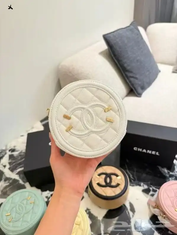 احذيه وجزم لويس فيتون ونيوبلانس فندي وشنط كتف ماستر 98