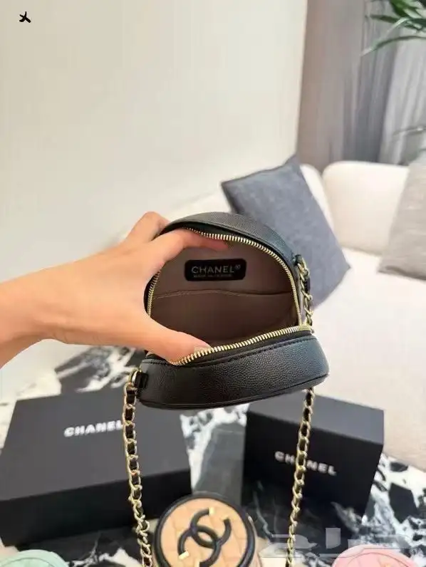 احذيه وجزم لويس فيتون ونيوبلانس فندي وشنط كتف ماستر 78