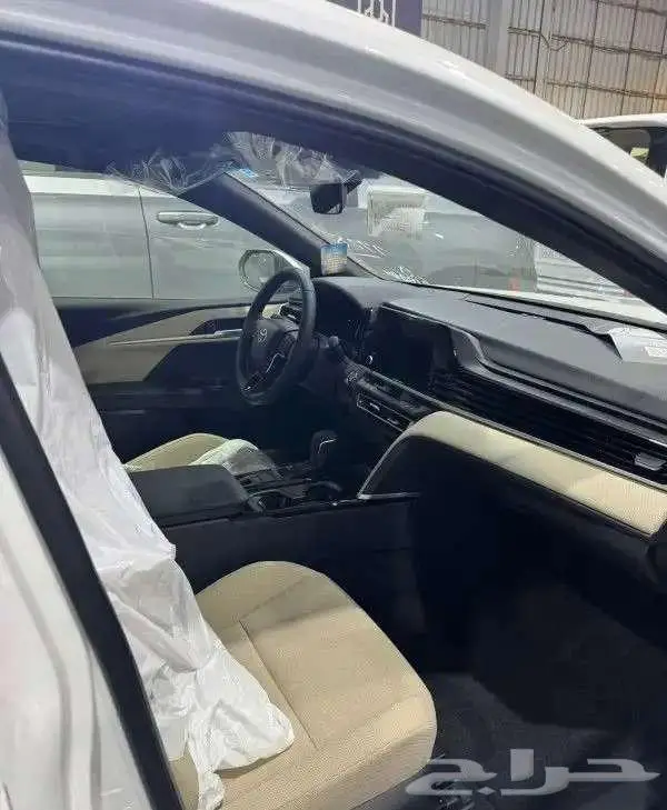 تويوتا كامري LE بنزين 2025 اصفار 7