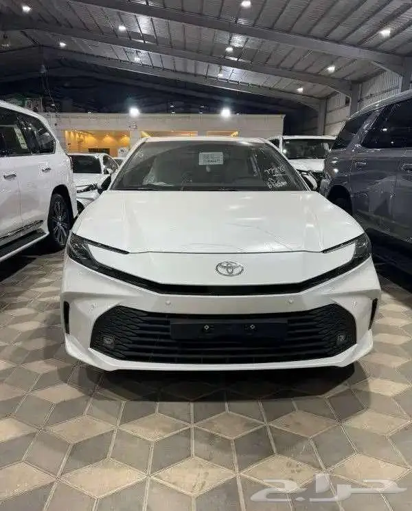 تويوتا كامري LE بنزين 2025 اصفار 6