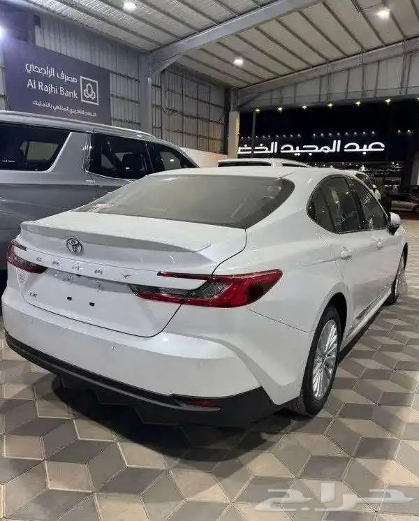 تويوتا كامري LE بنزين 2025 اصفار 4