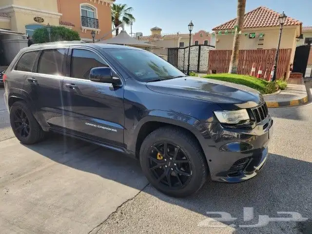 جيب ليمتد 2015 قير اوتماتيك بنزين الممشى  189 ألف كيلو  دبل 0