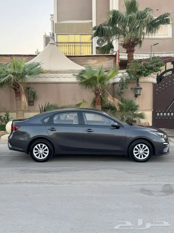 كيا سيراتو 2019عداد قليل وشبه جديده 4