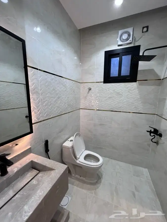 فيلا نص ارض للبيع حي الصفا 16