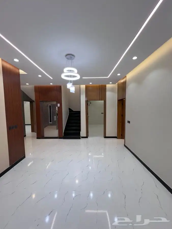 فيلا نص ارض للبيع حي الصفا 5