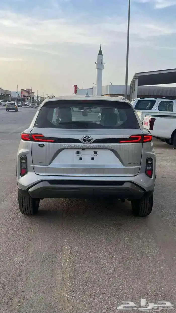 تويوتا اوربان كروزر 2026 GLX فل 5