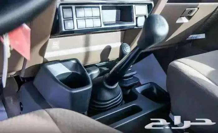 تويوتا ربع سلق بنزين بدون ونش لوحات 2025 9