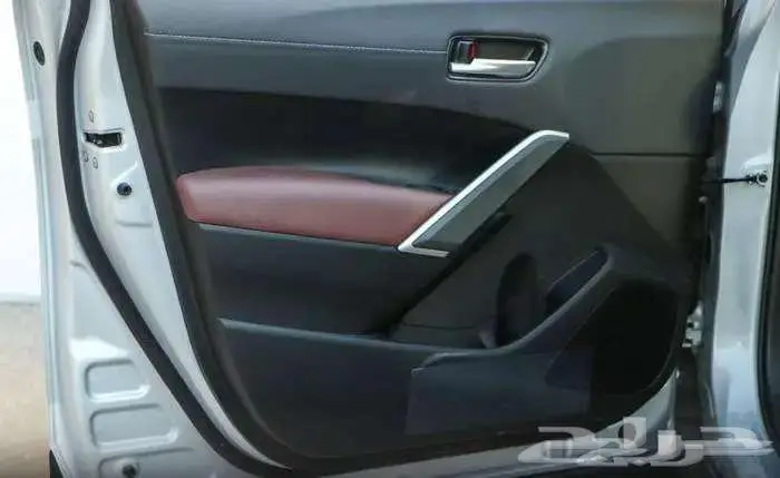 كورولا كروس ليمتد موديل 2024 وفي 2025 18