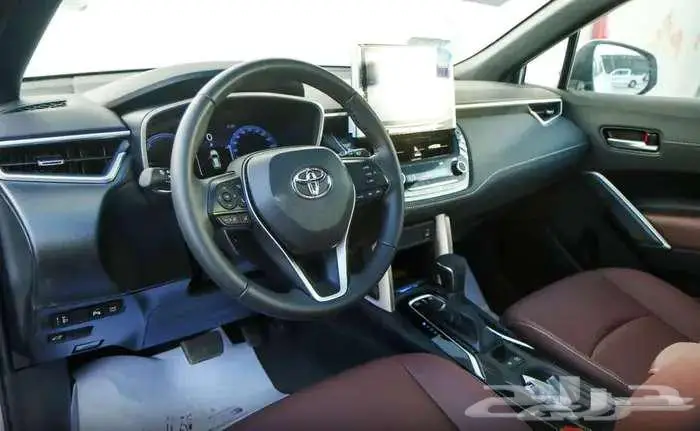 كورولا كروس ليمتد موديل 2024 وفي 2025 15