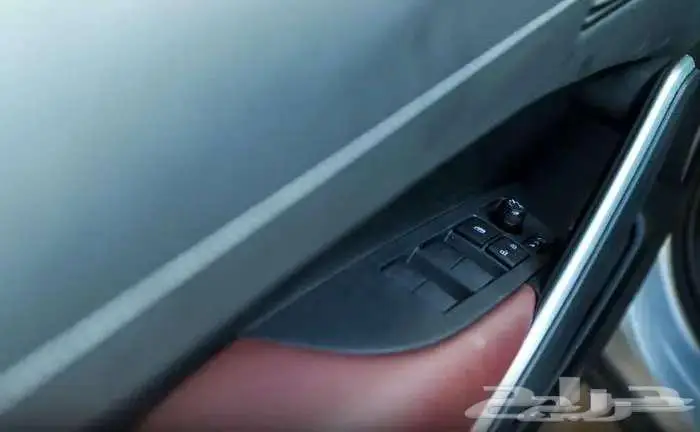 كورولا كروس ليمتد موديل 2024 وفي 2025 12