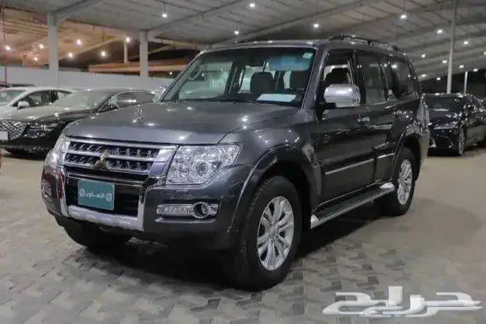 ميتسوبيشي باجيرو فل كامل فتحة سقف جلد موديل 2022 2