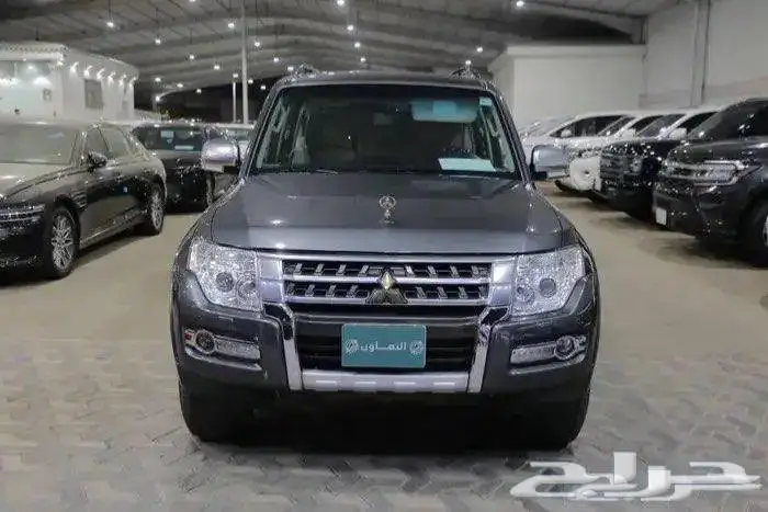 ميتسوبيشي باجيرو فل كامل فتحة سقف جلد موديل 2022 1