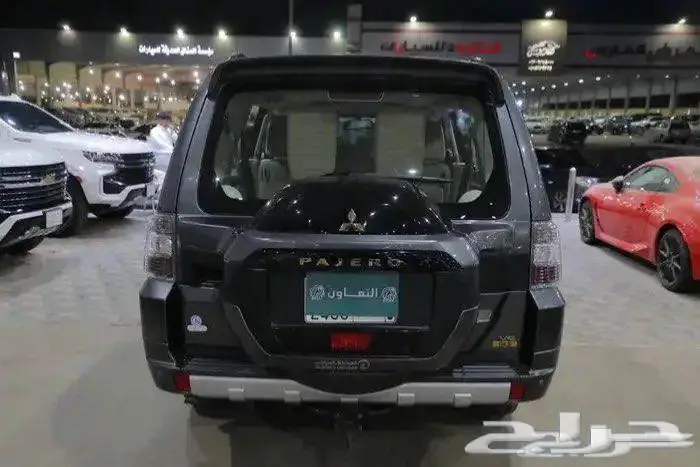 ميتسوبيشي باجيرو فل كامل فتحة سقف جلد موديل 2022 5