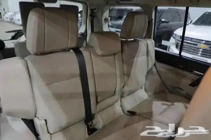 ميتسوبيشي باجيرو فل كامل فتحة سقف جلد موديل 2022 14