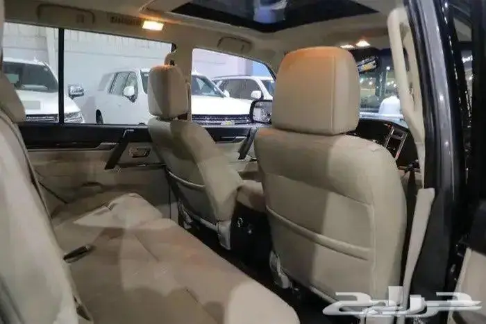 ميتسوبيشي باجيرو فل كامل فتحة سقف جلد موديل 2022 12