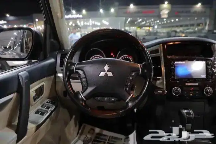 ميتسوبيشي باجيرو فل كامل فتحة سقف جلد موديل 2022 16