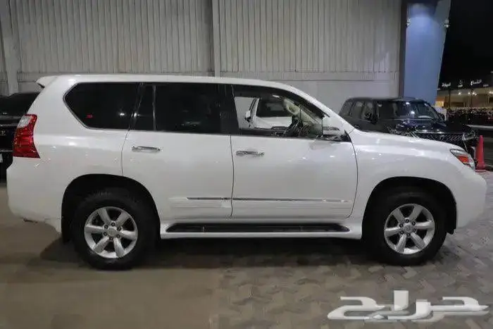 ليكزس GX460 فل كامل فتحة سقف جلد موديل 2010 3
