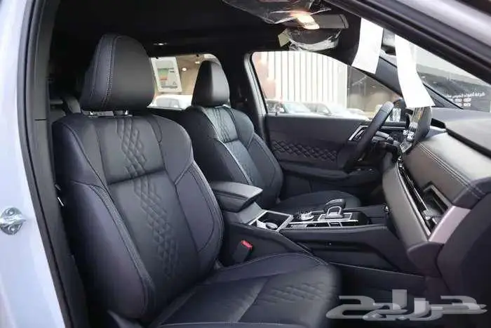 ميتسوبيشي اوتلاندر 2025 13