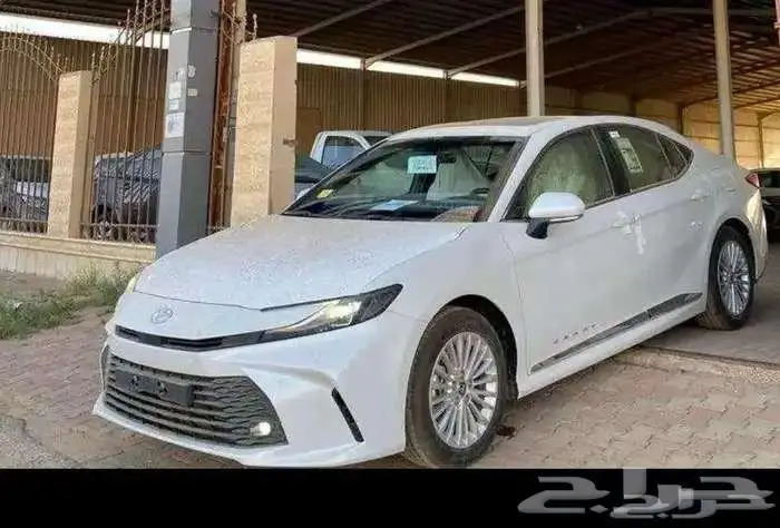 تويوتا كامري نص فل LE بنزين 2025 باقل الاسعار 1