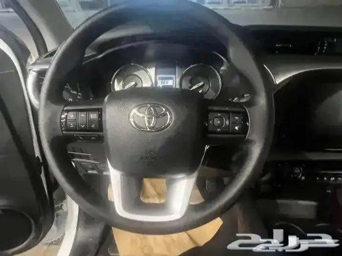 هايلكس بنزين دبل توماتيك فل كامل بصمه بريمي 2025 6