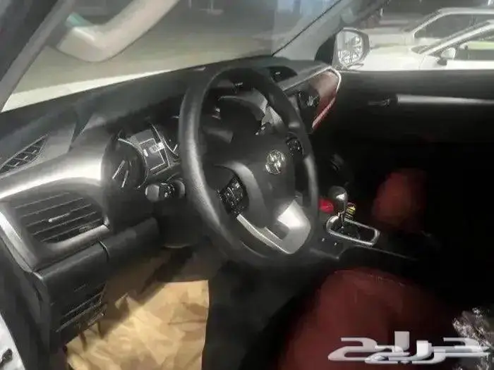 هايلكس بنزين دبل توماتيك فل كامل بصمه بريمي 2025 7