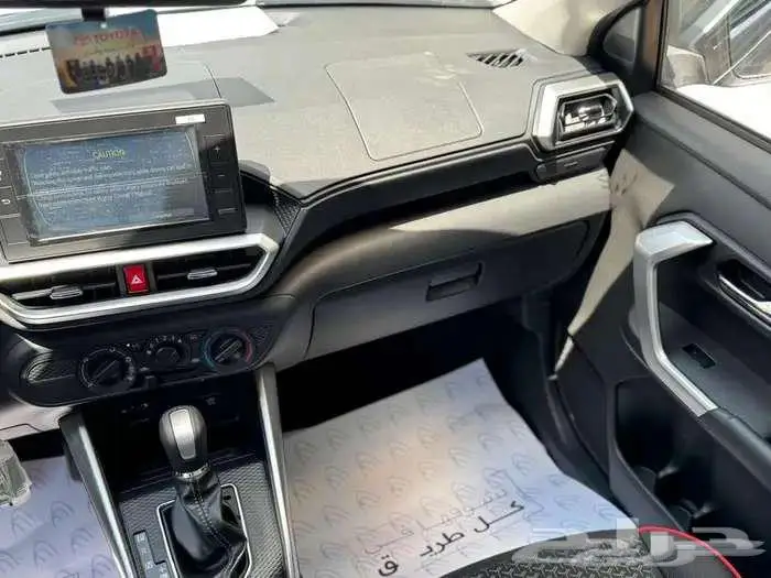 تويوتا رايز ليمتد 2026 فضي سقف اسود (عازل حراري مجاني) 10