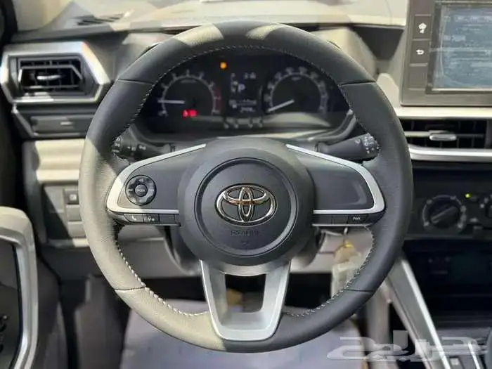 تويوتا رايز ليمتد 2026 فضي سقف اسود (عازل حراري مجاني) 13