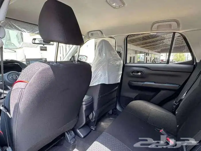 تويوتا رايز ليمتد 2026 فضي سقف اسود (عازل حراري مجاني) 15