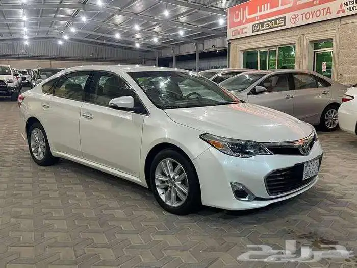 تويوتا افالون 2015 مخزن شبه الاصفار عداد 24 الف 0