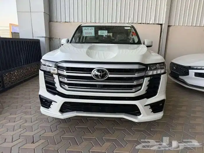 لاندكروزر جكسار L3 بنزين 2025 سعودي ممشى 5800 كم 1