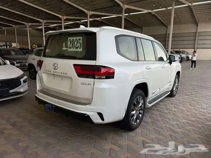 لاندكروزر جكسار L3 بنزين 2025 سعودي ممشى 5800 كم 4