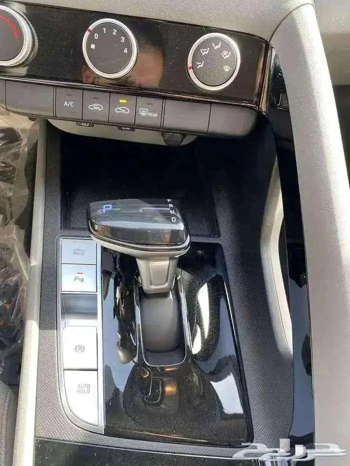 هيونداي إلنترا 2025 سمارت بلاس ابيض ( كاش وبنك ) 2