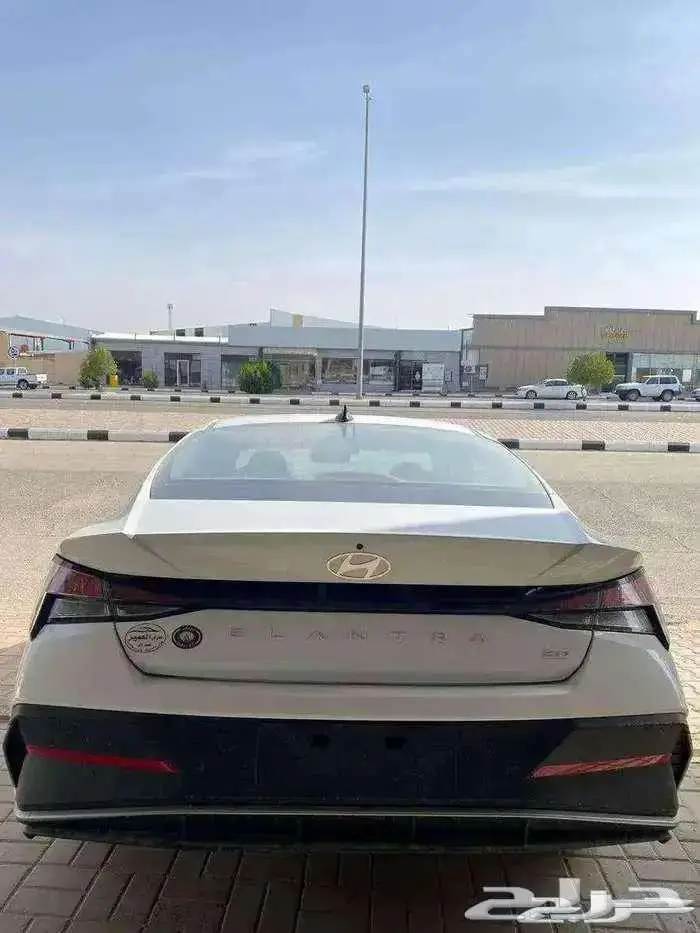 هيونداي إلنترا 2025 سمارت بلاس ابيض ( كاش وبنك ) 5
