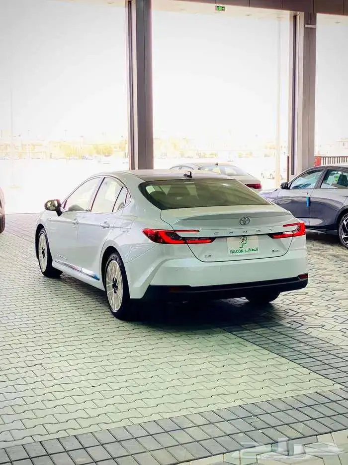 تويوتا كامري فل ونص وستاندر هايبرد وبنزين 2025 (أقساط وكاش) 2