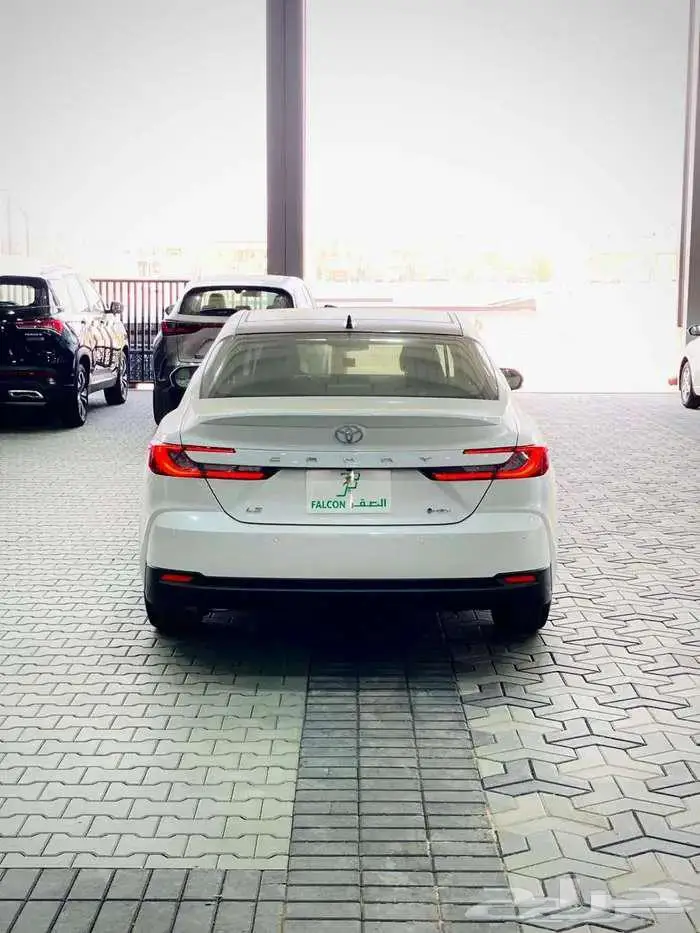 تويوتا كامري فل ونص وستاندر هايبرد وبنزين 2025 (أقساط وكاش) 3