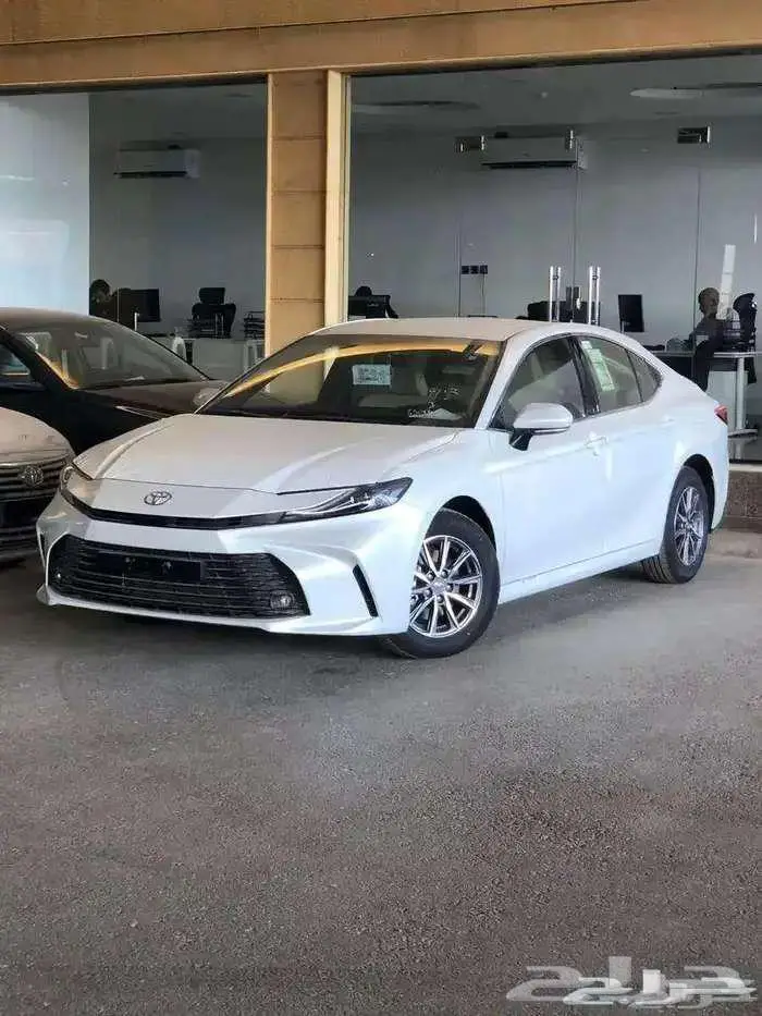 كامري E ستاندر بنزين سعودي 2025 بقسط 1680 لدى الحسن 0