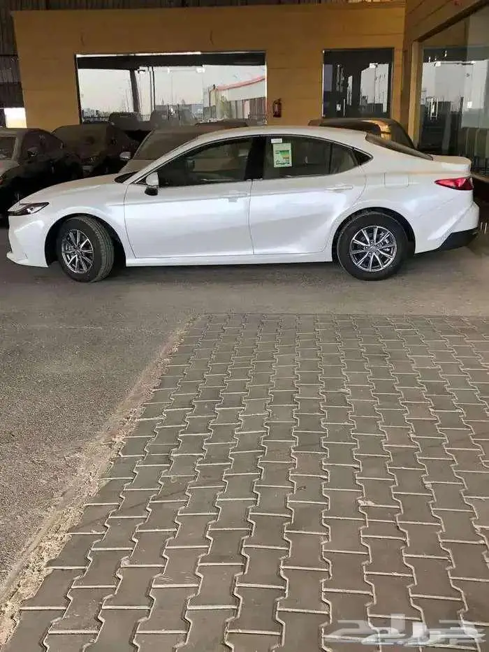 كامري E ستاندر بنزين سعودي 2025 بقسط 1680 لدى الحسن 4