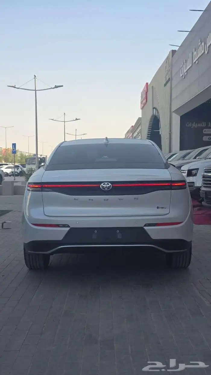 تويوتا كراون بريميوم هايبرد ابيض 2026 6