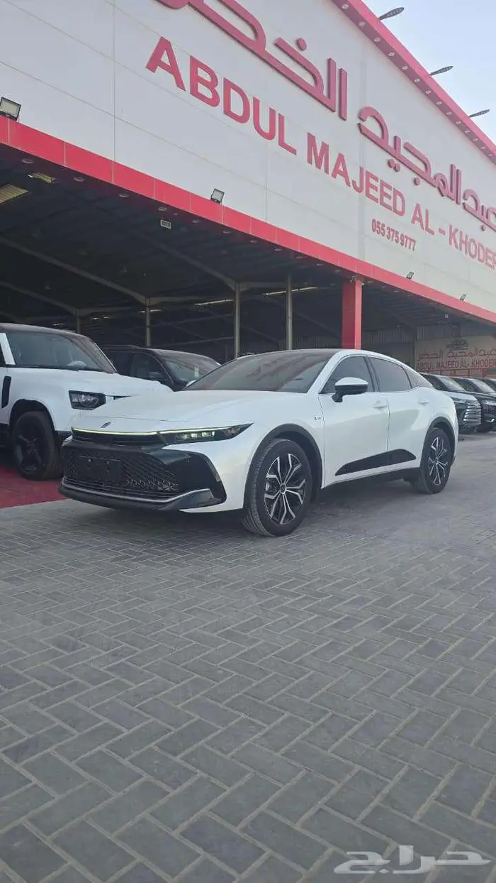 تويوتا كراون بريميوم هايبرد ابيض 2026 2