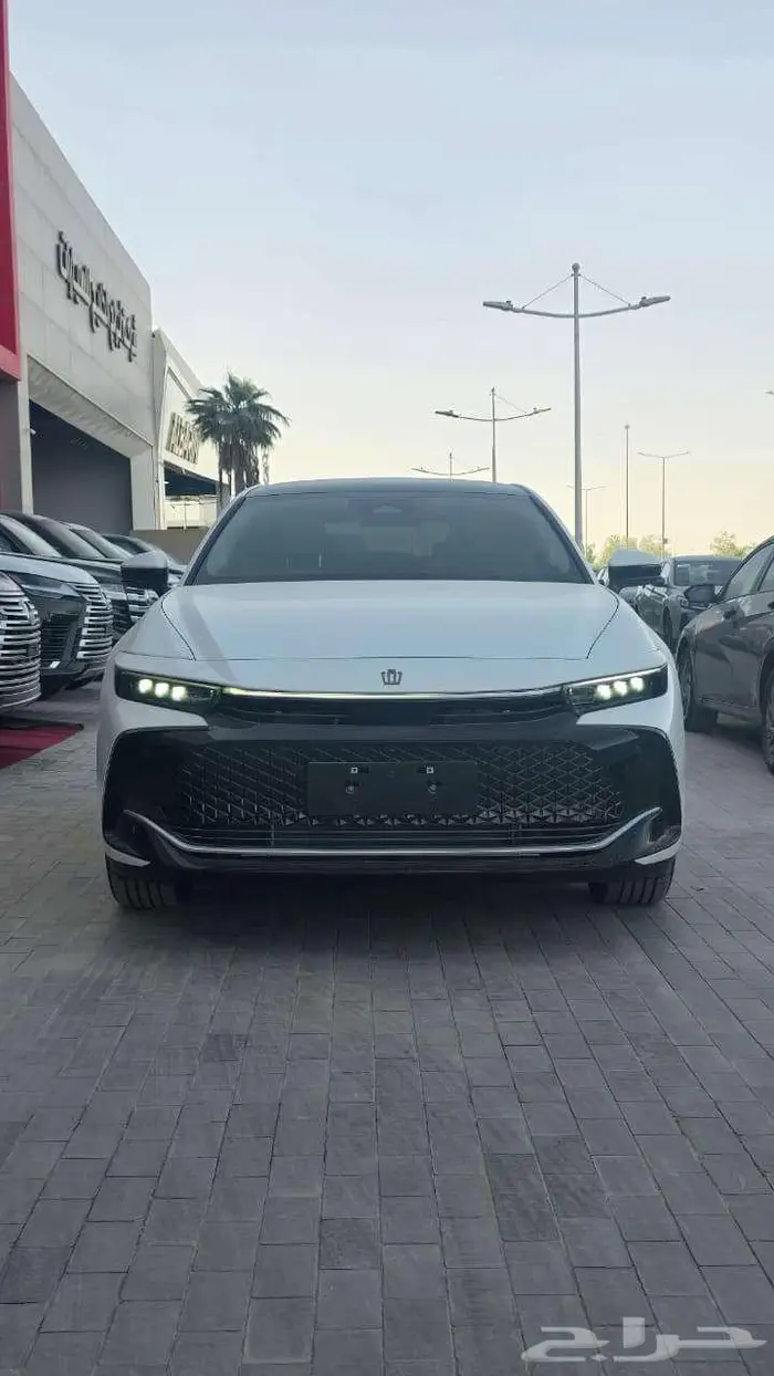 تويوتا كراون بريميوم هايبرد ابيض 2026 0