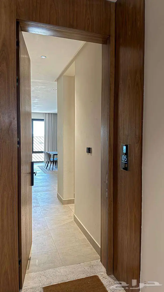 شقة للايجار في المغرزات 105000 سنويا 1