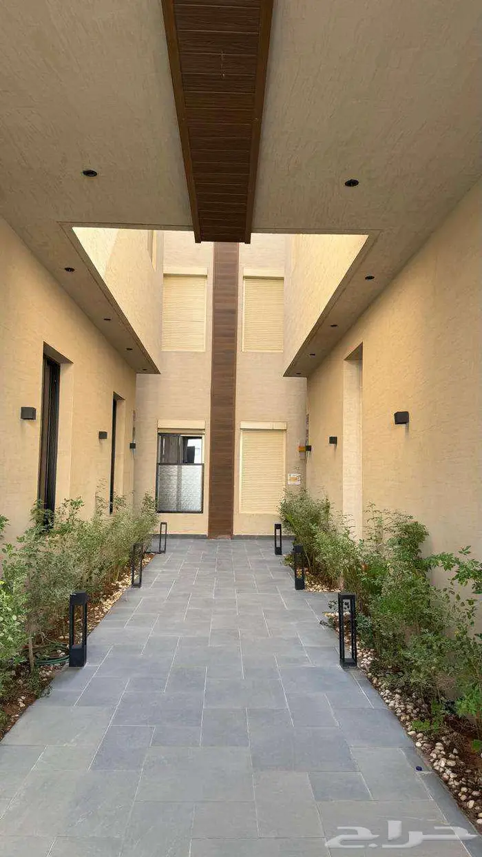 شقة للايجار في المغرزات 105000 سنويا 0