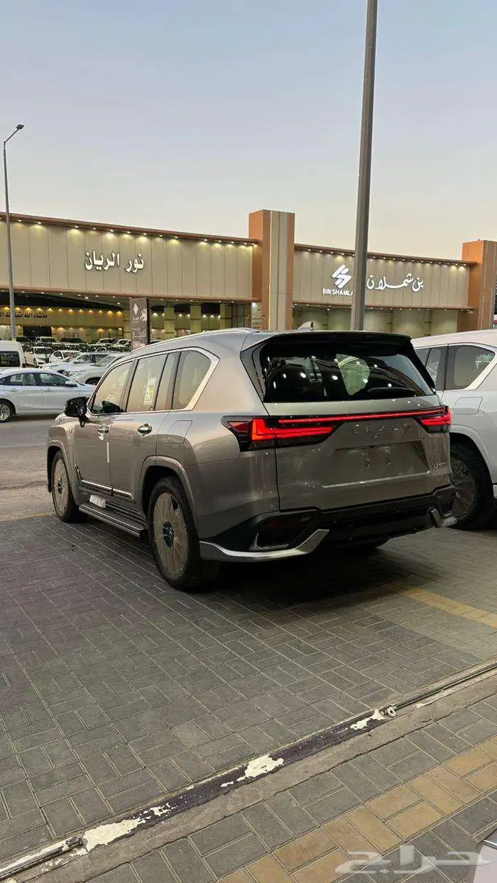 لكزس LX600 اف سبورت سعودي 2025 6